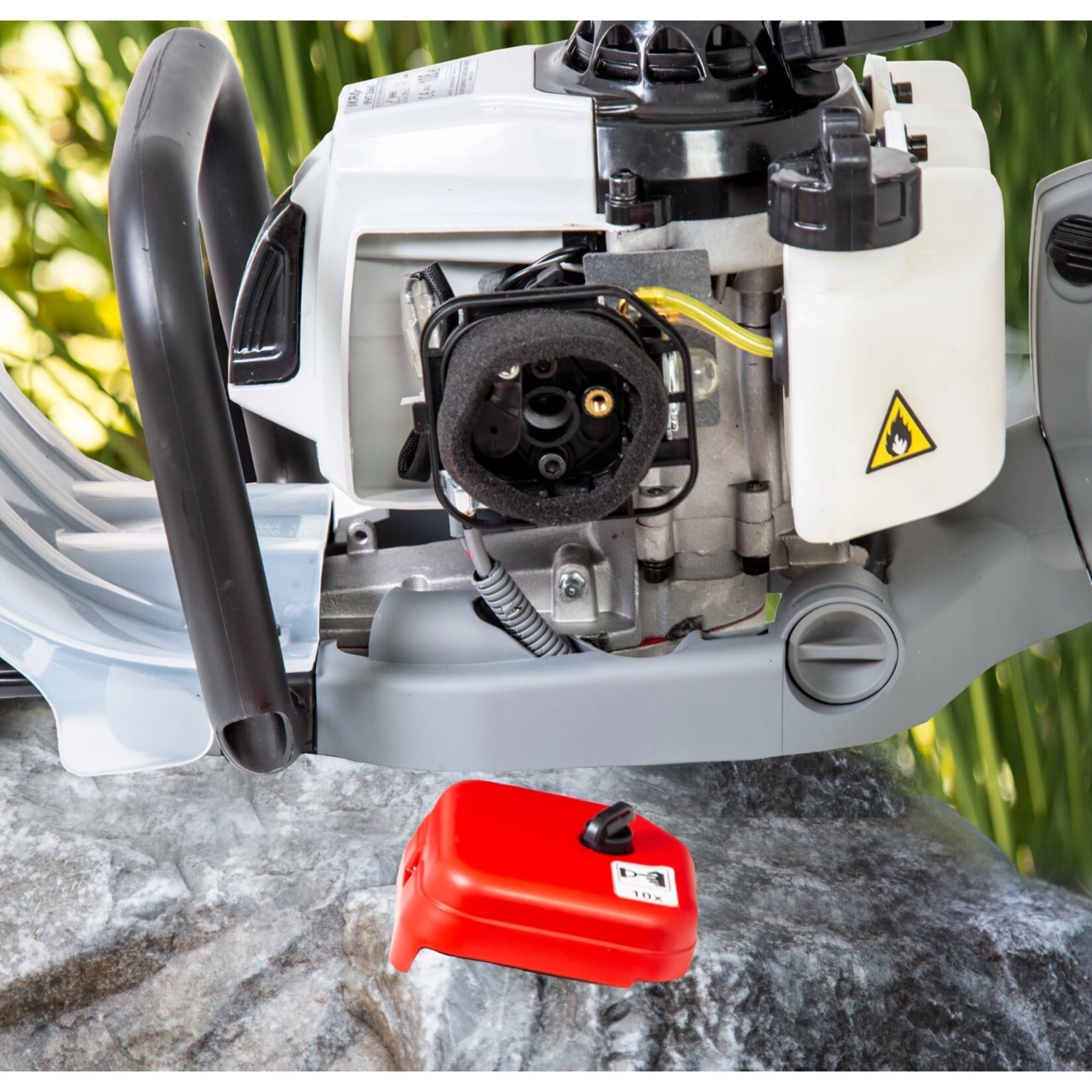 Benzin Heckenschere IPHT 2660 180° Drehbarer Handgriff Für Ergonomisches, Horizontales Und Vertikales Arbeiten 5 Benzin Heckenschere IPHT 2660 180° Drehbarer Handgriff Für Ergonomisches, Horizontales Und Vertikales Arbeiten – Bild 3