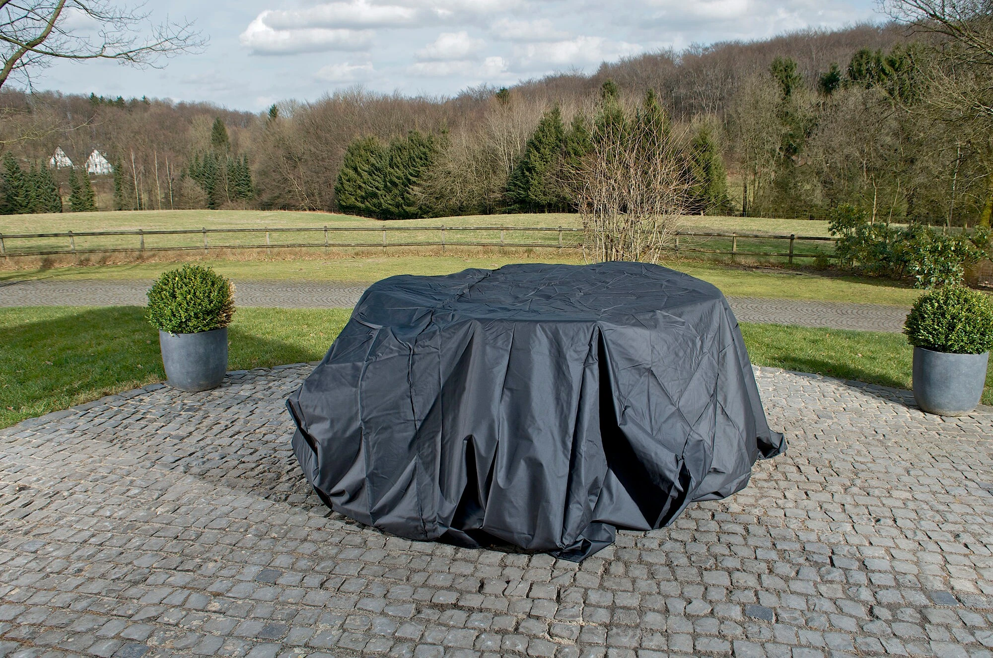 CLP Runde Abdeckhaube Für Gartenmöbel-Sitzgruppe I Wasserdicht UV-Beständig I Ø 255 CM, Höhe: 90 CM 3 CLP Runde Abdeckhaube Für Gartenmöbel-Sitzgruppe I Wasserdicht UV-Beständig I Ø 255 CM, Höhe: 90 CM